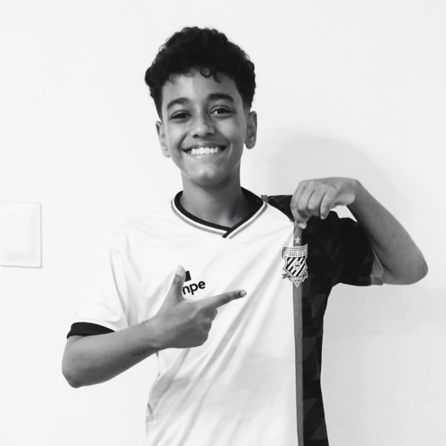  Adolescente de 13 anos morre em decorrência de uma queda em partida de futebol